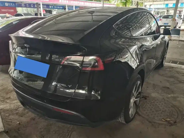 Tesla Model Y 2021 Standard Range Rear-Wheel Drive — Фото автомобиля 6