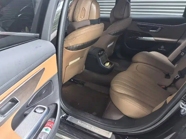 Mercedes-Benz E-Class — Фото автомобиля 3