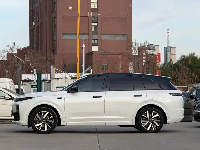 Li Auto L7 — Фото автомобиля 4