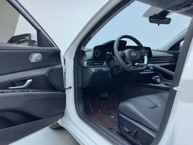Hyundai Elantra — Фото автомобиля 10