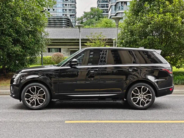 Land Rover Range Rover Sport — Фото автомобиля 3