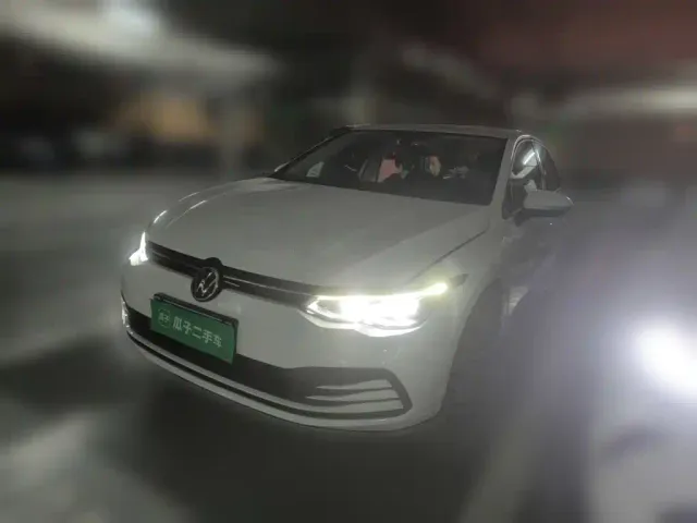 Фотография автомобиля — Volkswagen Golf