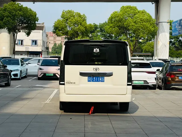 Toyota HIACE — Фото автомобиля 3