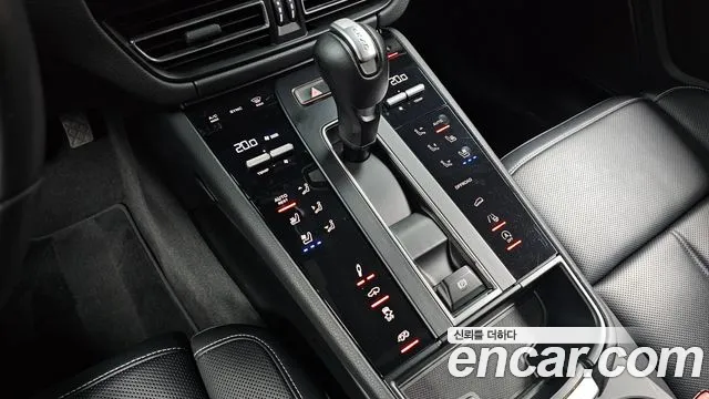 Porsche Macan — Фото автомобиля 12