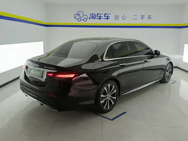 Mercedes-Benz E-Class — Фото автомобиля 3