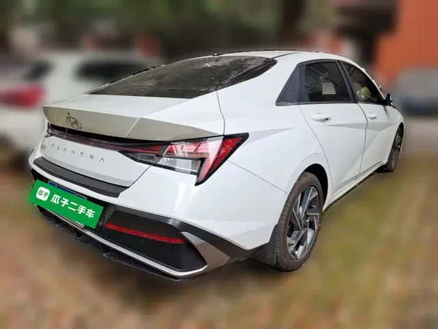 Hyundai Elantra — Фото автомобиля 4