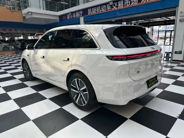 Li Auto L6 — Фото автомобиля 15