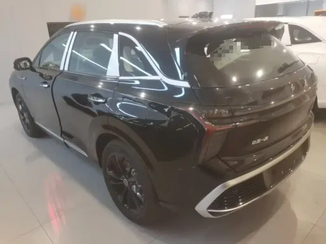 Hongqi HS3 PHEV — Фото автомобиля 4