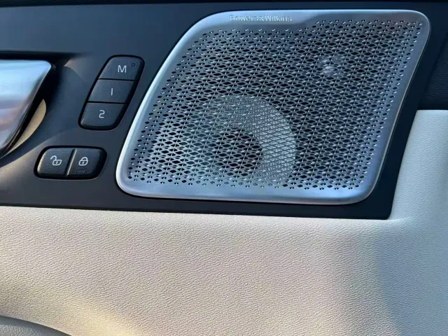 Volvo XC60 — Фото автомобиля 9