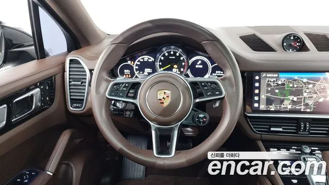 Porsche Cayenne — Фото автомобиля 11