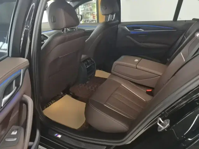 BMW 5 Series — Фото автомобиля 16