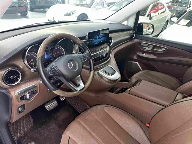 Mercedes-Benz V-Class — Фото автомобиля 11