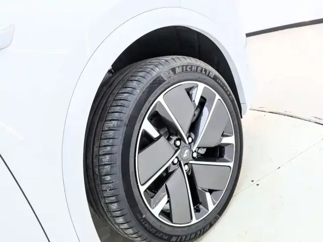 Li Auto L7 — Фото автомобиля 12