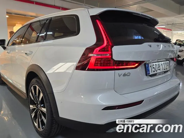 Volvo V60 — Фото автомобиля 14