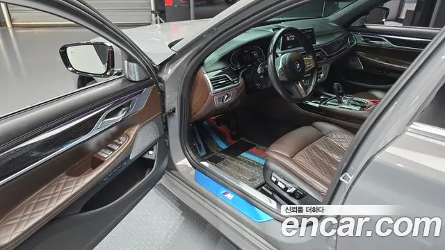 BMW 7 Series — Фото автомобиля 11