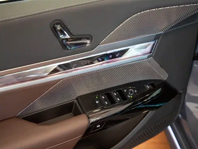 BMW 7 Series — Фото автомобиля 12