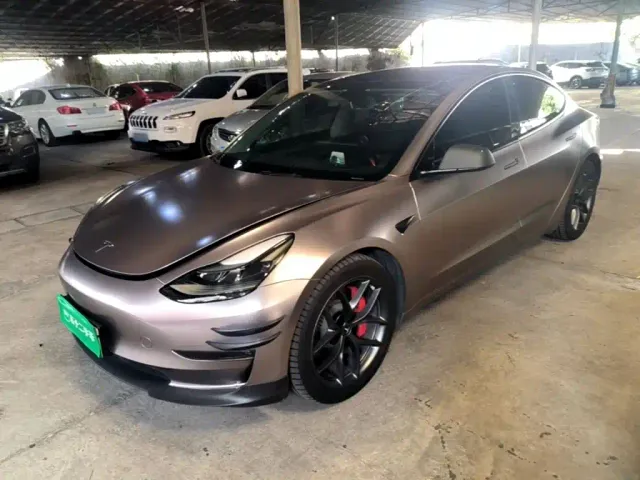 Фотография автомобиля — Tesla Model 3