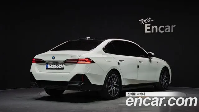 BMW 5 Series — Фото автомобиля 2