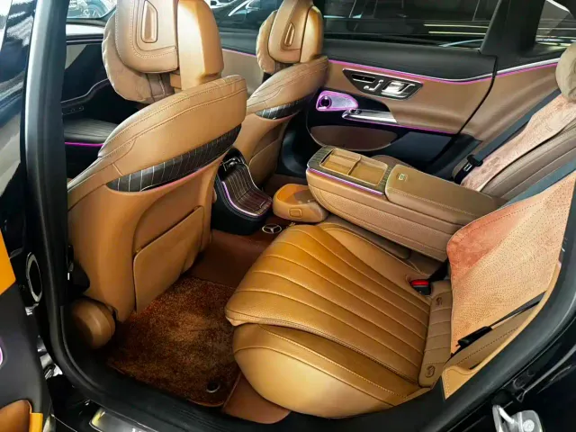 Mercedes-Benz E-Class — Фото автомобиля 3