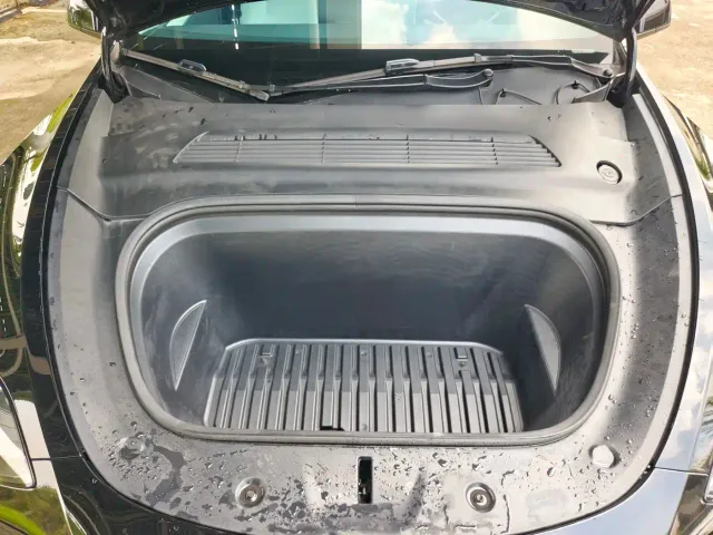 Tesla Model Y — Фото автомобиля 23