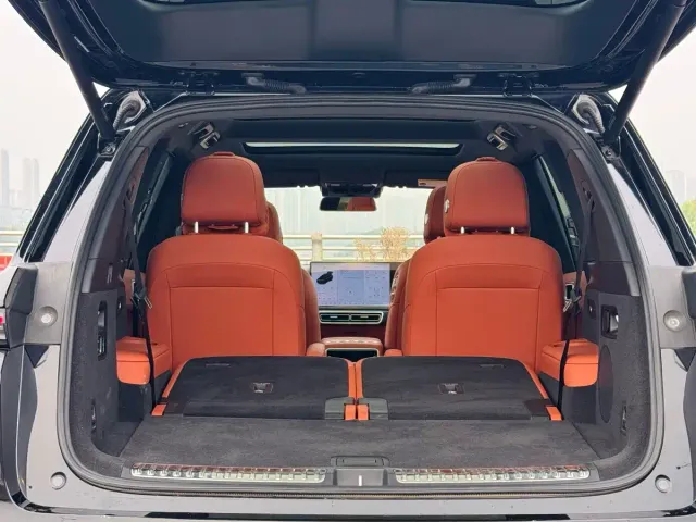 Li Auto L8 — Фото автомобиля 10