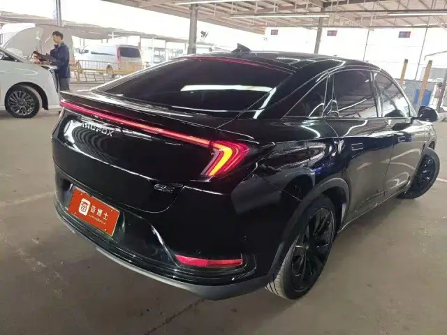 Arcfox Alpha S — Фото автомобиля 3