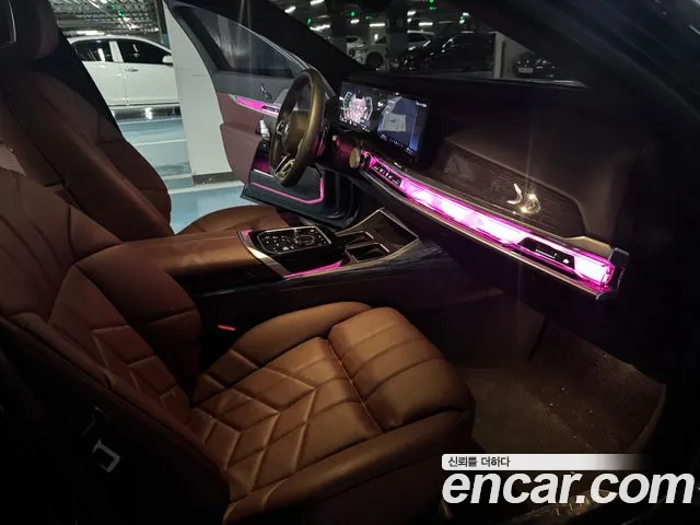 BMW 7 Series — Фото автомобиля 11