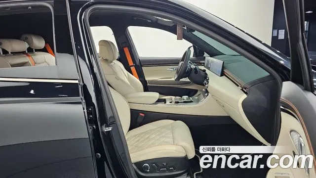 Genesis GV70 — Фото автомобиля 9