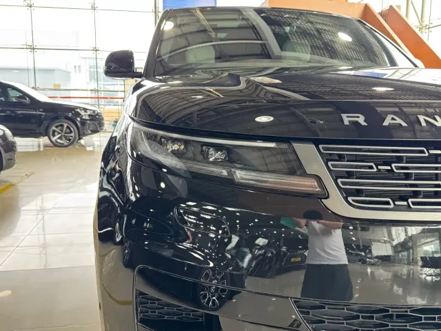 Land Rover Range Rover Sport — Фото автомобиля 4