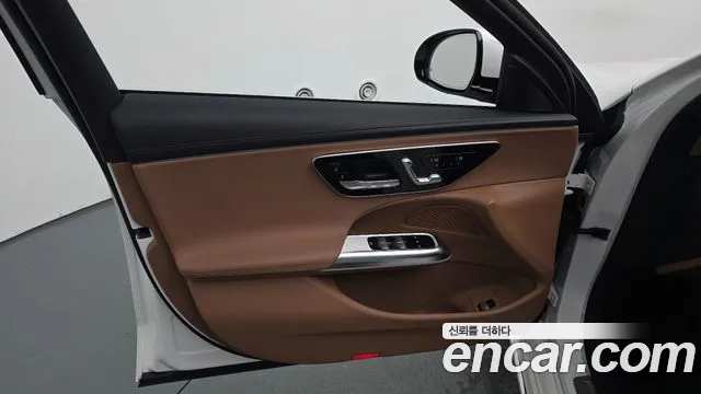 Mercedes-Benz E-Class — Фото автомобиля 23