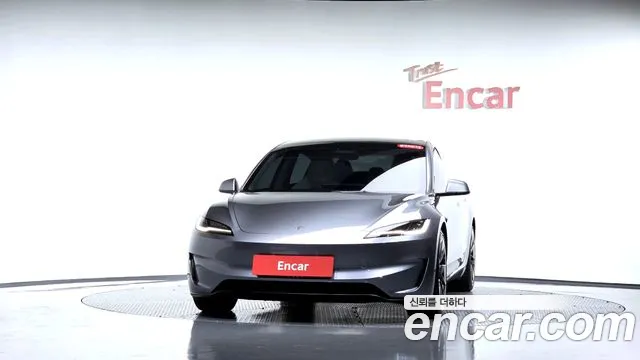 Tesla Model 3 — Фото автомобиля 2