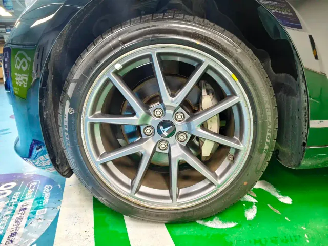 Tesla Model 3 — Фото автомобиля 3