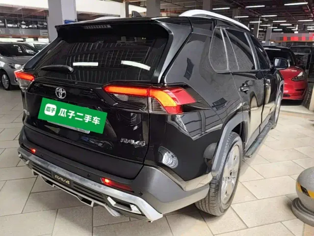 Toyota RAV4 — Фото автомобиля 6