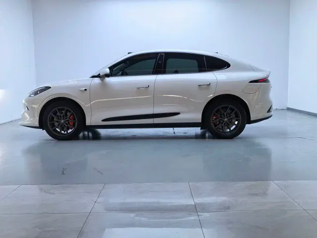 IM Motors LS6 — Фото автомобиля 17
