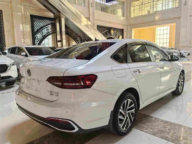 Volkswagen Lavida — Фото автомобиля 13