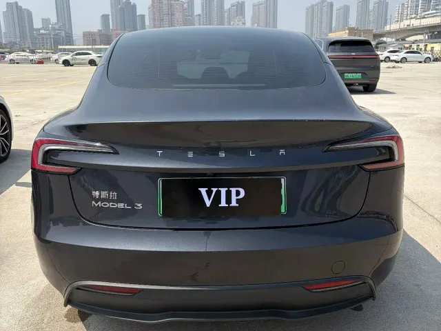 Tesla Model 3 — Фото автомобиля 8