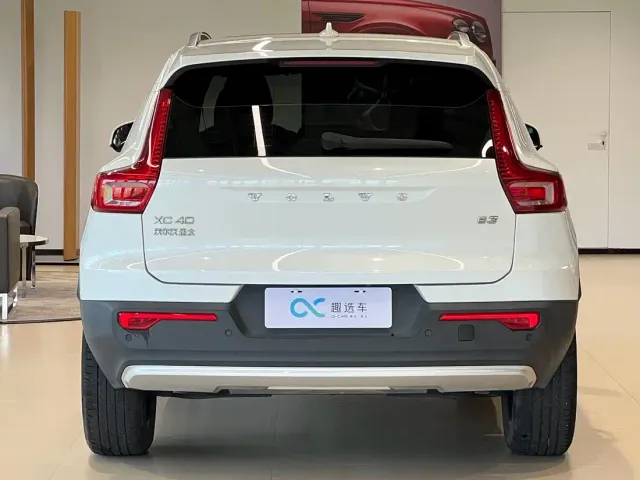 Volvo XC40 — Фото автомобиля 6