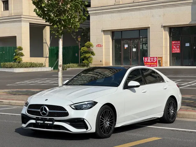 Фотография автомобиля — Mercedes-Benz C-Class