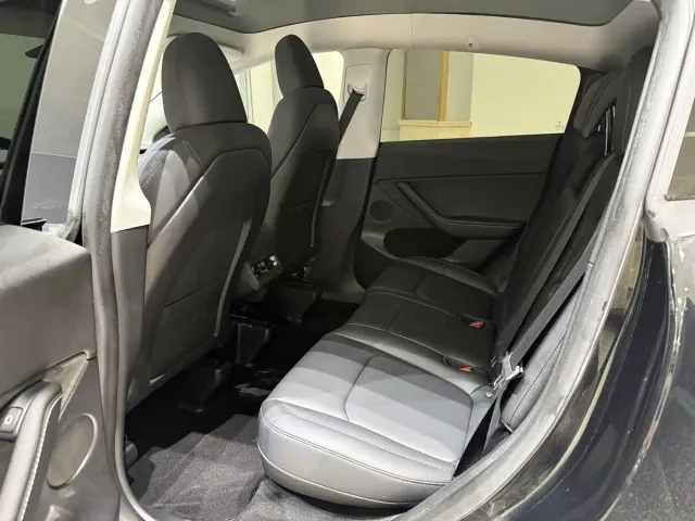 Tesla Model Y — Фото автомобиля 6