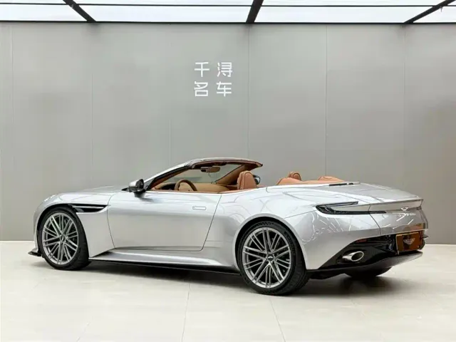 Aston Martin DB12 — Фото автомобиля 15