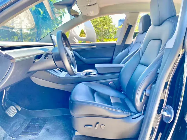 Tesla Model Y — Фото автомобиля 4