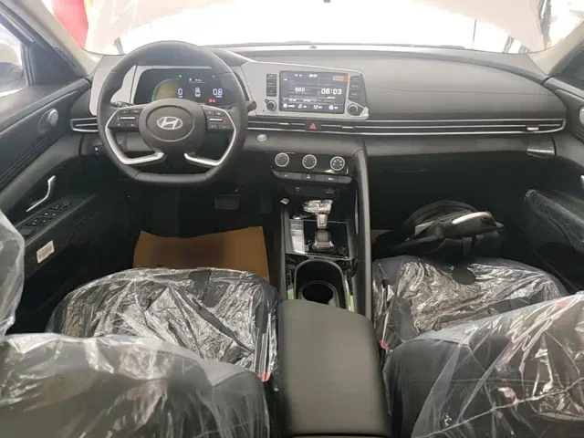 Hyundai Elantra — Фото автомобиля 5