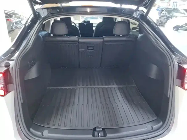 Tesla Model Y — Фото автомобиля 18