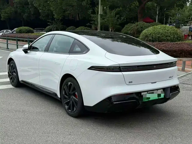 Dongfeng eπ 007 — Фото автомобиля 9