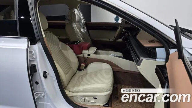 Hyundai Grandeur Grandeur (GN7) 2.5 Бензин 2WD — Фото автомобиля 21