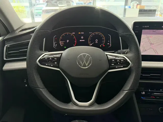 Volkswagen Tiguan L — Фото автомобиля 10