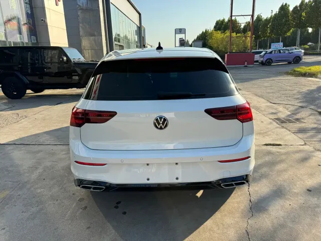 Volkswagen Golf — Фото автомобиля 14