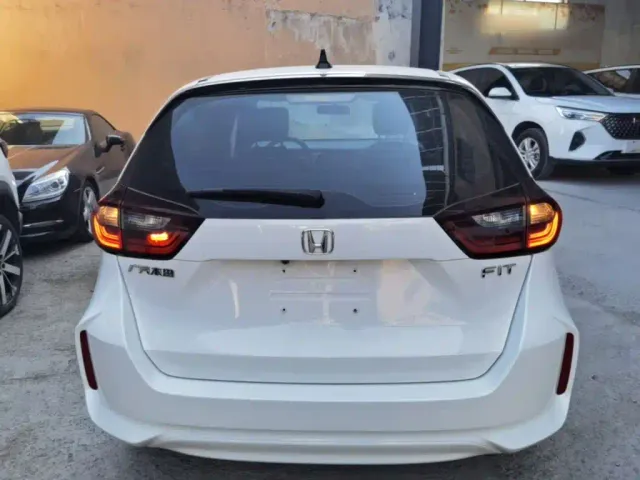 Honda Fit — Фото автомобиля 5