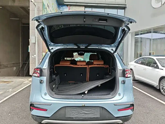 BYD Tang — Фото автомобиля 18