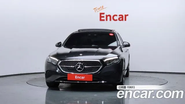 Mercedes-Benz E-Class — Фото автомобиля 3